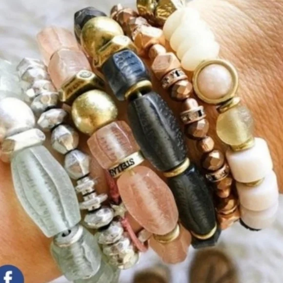 Stella & Dot stretch bracelet sea glass green - Picture 3 of 3